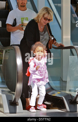 Erna Klum und Lou Sulola gelten in Brentwood, Los Angeles, Kalifornien - 10.03.12 Mittagessen unterwegs Stockfoto