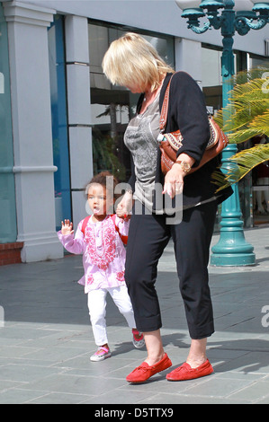 Erna Klum und Lou Sulola gelten in Brentwood, Los Angeles, Kalifornien - 10.03.12 Mittagessen unterwegs Stockfoto