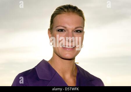 Deutscher Skirennläufer Maria Hoefl-Riesch ist abgebildet, nach die Präsentation ihres Buches "Höfl" ("geradeaus") in München, 26. September 2012 berechtigt. Foto: Peter Kneffel Stockfoto