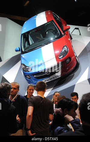 Ein Opel Adam ist auf dem Display auf der Paris Motor Show (Mondial de l ' Automobile) in Paris, Frankreich, 27. September 2012. Die alle zwei Jahre stattfindende Auto Show findet statt vom 29. bis 14 Oktober; mehr als 100 Weltpremieren werden erwartet. Foto: Uli Deck Stockfoto