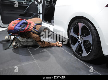 Der neue VW Golf GTI ist auf dem Display auf der Paris Motor Show (Mondial de l ' Automobile) in Paris, Frankreich, 27. September 2012. Die alle zwei Jahre stattfindende Auto Show findet statt vom 29. bis 14 Oktober; mehr als 100 Weltpremieren werden erwartet. Foto: Uli Deck Stockfoto