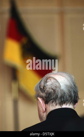 Amerikanisch-israelischen Meister Pianist Menahem Pressler ist im Bundeshaus abgebildet, wo er die deutsche Staatsbürgerschaft in Berlin, Deutschland, 27. September 2012 ausgezeichnet wurde. Foto: OLE SPATA Stockfoto