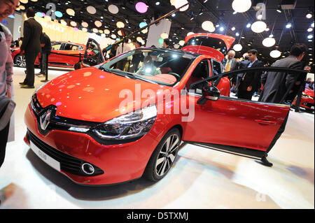 Der neue Renault Clio ist am ersten Pressetag der Paris Motor Show in Paris, Frankreich, 27. September 2012 präsentiert. Die halbjährliche motor Show statt findet vom 29. September bis zum 14. Oktober 2012. Nach Angaben der Veranstalter statt mehr als 100 Weltpremieren findet. Foto: Uli Deck Stockfoto