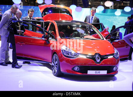 Der neue Renault Clio ist am ersten Pressetag der Paris Motor Show in Paris, Frankreich, 27. September 2012 präsentiert. Die halbjährliche motor Show statt findet vom 29. September bis zum 14. Oktober 2012. Nach Angaben der Veranstalter statt mehr als 100 Weltpremieren findet. Foto: Uli Deck Stockfoto