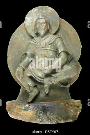 HANDOUT - ein Handout-Bild zeigt eine Buddha-Statue, die wurde von den Nazis 1938 gefunden und die ist aus Meteorit Stein, undatiertes Handout durch die Universität Stuttgart in Stuttgart, Deutschland. Ein Team von Wissenschaftlern unter der Leitung auf von Emlar Buchner der Universität Stuttgart hat jetzt entdeckt, dass die 10 kg-Statue, die wurde von einem Nazi-Expedition in Tibet gefunden und nach Deutschland mitgebracht, Stockfoto