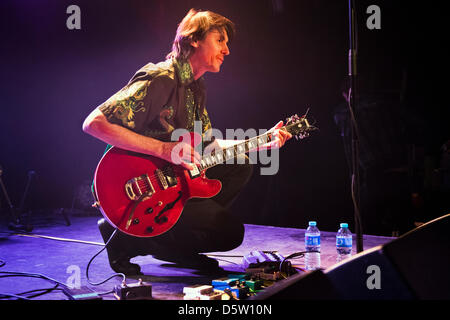 Manchester, UK. 8. April 2013. Reformierte Rock-Band The House of Love führen am Sound Control, Manchester am 8. April 2013. Führen Sie Gitarrist Terry Bickers. Bildnachweis: John Bentley / Alamy Live News Stockfoto