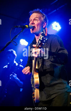 Manchester, UK. 8. April 2013. Reformierte Rock-Band The House of Love führen am Sound Control, Manchester am 8. April 2013. Lead-Sänger Guy Chadwick. Bildnachweis: John Bentley / Alamy Live News Stockfoto