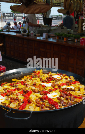 Wurst und Schinken Eintopf vorbereitet in eine Garküche am Plaza De La Candelaria quadratischen zentralen Santa Cruz Teneriffa Stadtinsel der Stockfoto