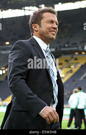 TV-Gast-Host Lothar Matthaeus lächelt vor den deutschen Bundesliga-Fußballspiel Borussia Dortmund Vs Borussia Moenchengladbach im Signal Iduna Park in Dortmund, Deutschland, 29. September 2012. Das Spiel endete 5:0. Foto: Kevin Kurek Stockfoto