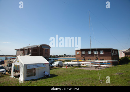 England, West Sussex, Shoreham-by-Sea, Amateurfunk-Zelt auf dem Gelände der RNLI-Station eingerichtet. Stockfoto