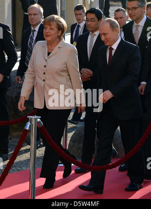 7. April 2013 - Hannover, Deutschland - April 07,2013. Hannover,Germany.pictured: Die deutsche Bundeskanzlerin Angela Merkel und der russische Präsident Vladimir Putin trafen sich bei der Eröffnung der Hannovermesse Industrie. (Kredit-Bild: © PhotoXpress/ZUMAPRESS.com) Stockfoto