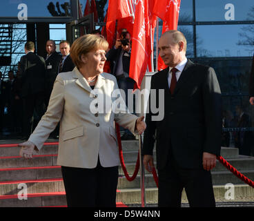 7. April 2013 - Hannover, Deutschland - April 07,2013. Hannover,Germany.pictured: Die deutsche Bundeskanzlerin Angela Merkel und der russische Präsident Vladimir Putin trafen sich bei der Eröffnung der Hannovermesse Industrie. (Kredit-Bild: © PhotoXpress/ZUMAPRESS.com) Stockfoto