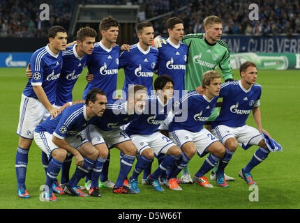 Schalke Kyriakos Papadopoulos (L-R), Roman Neustädter, Klaas-Jan Huntelaar, Marco Höger, Julian Draxler, Torhüter Lars Unnerstall, und Christian Fuchs (L-R), Lewis Holtby, Atsuto Uchida, Teemu Pukki Benedikt Höwedes im Bild während der UEFA Champions League-Gruppe B-Fußballspiel zwischen FC Schalke 04 und Montpellier HSC Stadium Arena AufSchalke in Gelsenkirchen, Deutschland, 03 Stockfoto