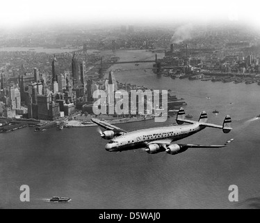 Die TWA Lockheed L749 „Constellation“ war ein ziviles Flugzeug, das von Trans World Airlines in den 1940er und 1950er Jahren eingesetzt wurde Er war bekannt für sein elegantes Design und seine Langstreckenfähigkeit, was ihn zu einer beliebten Wahl für Transatlantikflüge machte. Stockfoto