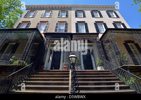 Häuser auf 423 und 425 Bull Street im historischen Bezirk Süd, Savannah, Georgia. Sie wurden im Jahre 1870 gebaut. Stockfoto