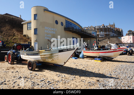 Rocket House Cafe und Krabben Boote bei Cromer, Norfokl. Stockfoto