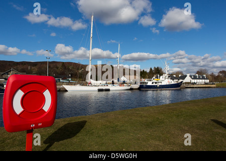 Der Caledonian Canal bei Corpach in der Nähe von Fort William in den schottischen Highlands Stockfoto