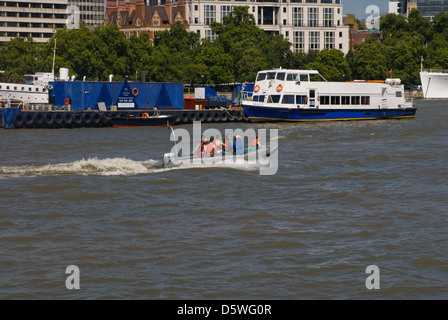 Das Nordufer der Themse, High-Speed-Boot fahren Stockfoto