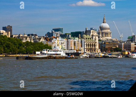 St. Pauls Cathedral am Nordufer der Themse, London, UK Stockfoto