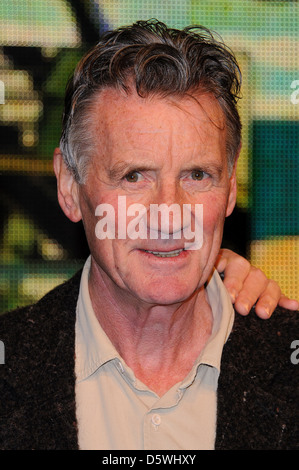 Michael Palin Michael Palin und Terry Jones melden Sie Kopien ihrer neuen DVD "Ripping Garne: The Complete Series in HMV Oxford Stockfoto