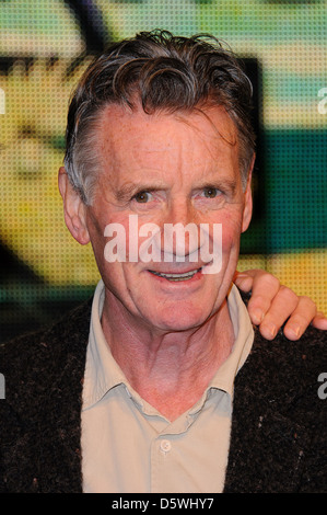 Michael Palin Michael Palin und Terry Jones melden Sie Kopien ihrer neuen DVD "Ripping Garne: The Complete Series in HMV Oxford Stockfoto