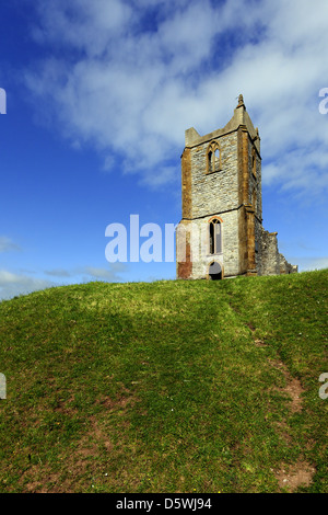 Blick auf die Ruinen von St. Michael Kirche auf Burrow Mump, Burrowbridge, Somerset UK Stockfoto