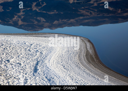 Los Angeles Wasser zurück zu Owens Lake 100 Jahre nach dem Bau Los Angeles Aquädukt Stockfoto