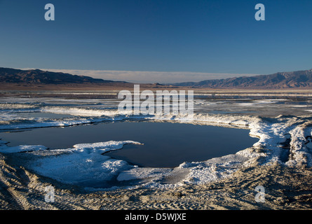 Los Angeles Wasser zurück zu Owens Lake 100 Jahre nach dem Bau Los Angeles Aquädukt Stockfoto