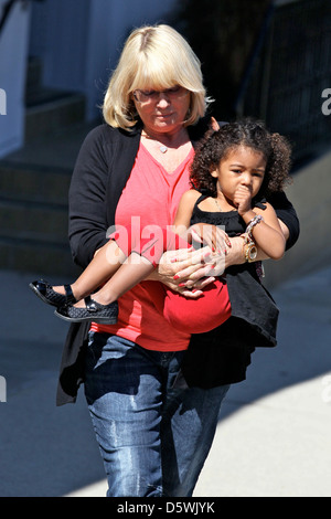 Erna Klum und Lou Sulola gelten nach Karate-Klasse in Brentwood, Los Angeles, Kalifornien - 03.03.12 Stockfoto