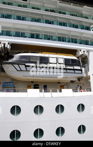 Rettungsboot auf der Royal Caribbean cruise Schiff. Stockfoto