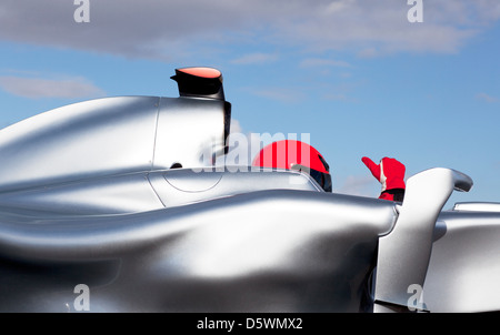 Racer Daumen aufgeben in Auto Stockfoto