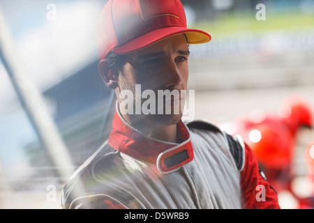 Racer stehen auf dem richtigen Weg Stockfoto