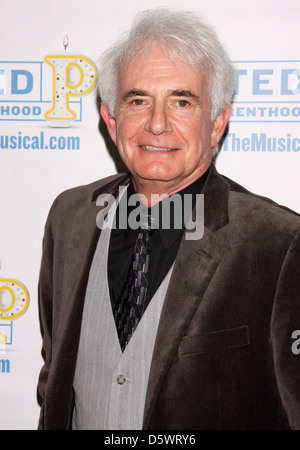 Richard Kline von der klassischen TV-show "Dreierbande" Opening Night der Off-Broadway "bewertete P für Elternschaft" an die Stockfoto