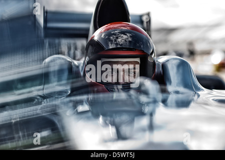 Racer im Auto sitzen Stockfoto