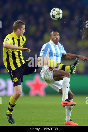 Dortmund, Deutschland. 9. April 2013. Dortmunds Sven Bender (L) und Málaga Julio Baptista Herausforderung für den Ball während der UEFA Champions League Viertelfinale zweiten Bein Fußballspiel zwischen Borussia Dortmund und Málaga CF in BVB Stadion Dortmund in Dortmund, Deutschland. Bildnachweis: Aktion Plus Sport Bilder /Alamy Live-Nachrichten Stockfoto