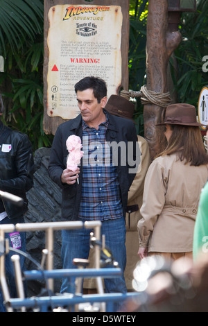 Ty Burrell die Besetzung von "Modern Family" Dreharbeiten an Originalschauplätzen in Disneyland Anaheim, Kalifornien - 29.02.12 Stockfoto