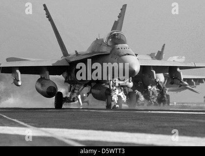 McDonnell Douglas F / A-18C "Hornet" von der "Randalierer" Strike Fighter Squadron 83. Stockfoto