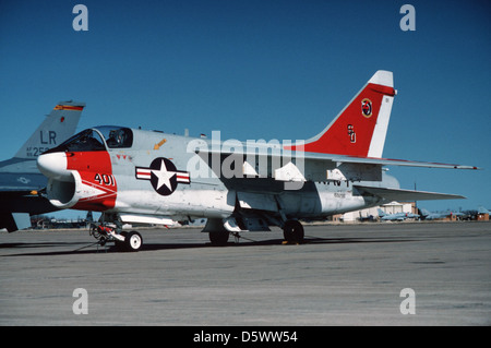 Ein Marine LTV A-7E-16-CV "Corsair II" aus dem Naval Air Test Center am NAS Patuxent River, Maryland, an der NAS Dallas, Texas. Stockfoto