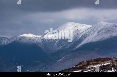 Der Gipfel von Skiddaw im Winter als Schneesturm nähert. Stockfoto