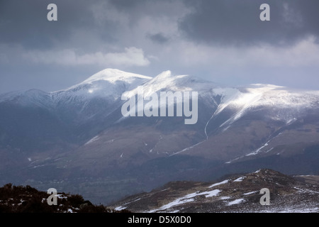 Der Gipfel von Skiddaw im Winter als Schneesturm nähert. Stockfoto