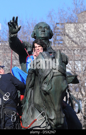 Ein Mann gekleidet in ein Superman Kostüm Proteste gegen soziale Ungleichheiten am Union Square Park in New York City, USA Stockfoto