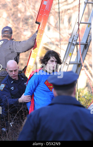 Ein Mann gekleidet in ein Superman Kostüm Proteste gegen soziale Ungleichheiten am Union Square Park in New York City, USA Stockfoto