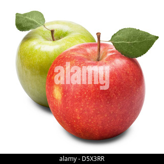 Grüne und rote Apfel mit Blättern isoliert auf weiss Stockfoto