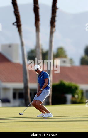 7. April 2013: Karrie Webb von Australien am 18. Loch während der Endrunde der Kraft Nabisco Championship im Mission Hills Country Club in Rancho Mirage, Kalifornien... Charles Baus/CSM. Stockfoto