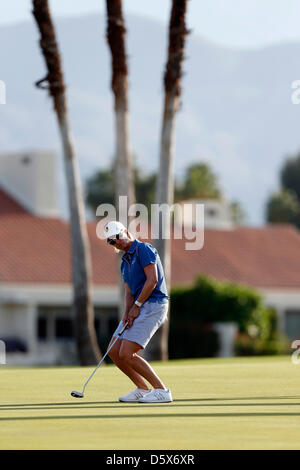 7. April 2013: Karrie Webb von Australien am 18. Loch während der Endrunde der Kraft Nabisco Championship im Mission Hills Country Club in Rancho Mirage, Kalifornien... Charles Baus/CSM. Stockfoto