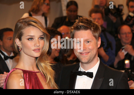 Rosie Huntington-Whiteley, Christopher Bailey Alexander McQueen: "Savage Beauty" Costume Institute Gala im Metropolitan Stockfoto