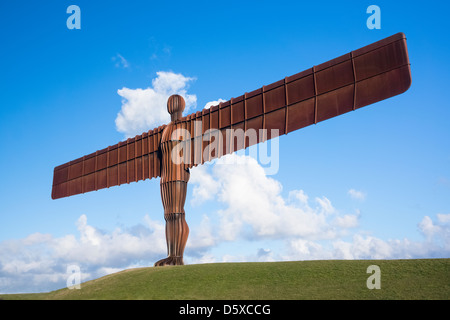 Engel des Nordens, zeitgenössische Skulptur, entworfen von Antony Gormley in Gateshead, England gelegen. Stockfoto