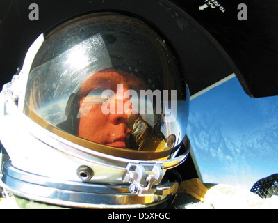 Colonel Chris Cook fliegt auf 71.000 Fuß über Kalifornien in einem U-2 Dragon Lady während der letzten Mission. Oberst Cook ist der 412 Gruppe Betrieb Commander auf der Edwards Air Force Base, Calif (mit freundlicher Genehmigung von Foto/Col. Chris Koch) Stockfoto