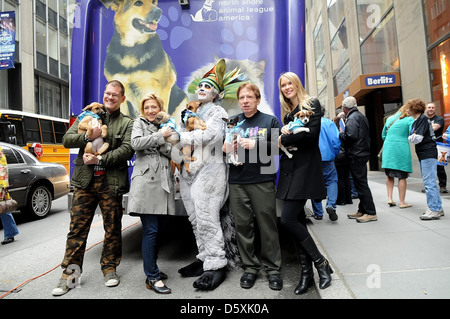 Designer John Bartlett, Edie Falco, Madagaskar leben! Charakter-König Julien, J. John Stevenson und Jen Araki North Shore Tier Stockfoto