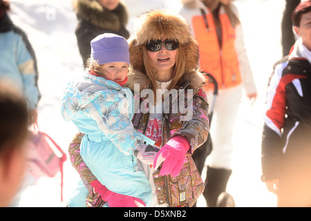 Ivana Gottova verbringt ihre Winterferien mit ihren Töchtern Charlotte Ella und Sofie Nelly im Riesengebirge im Savoy Stockfoto